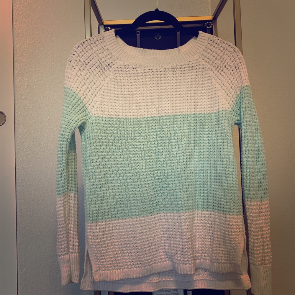 White and aqua blue knitwear